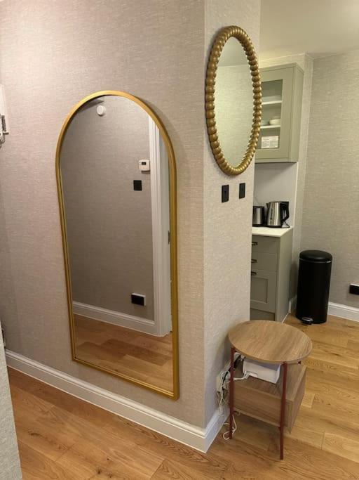 Modern In London, Zone 1 *