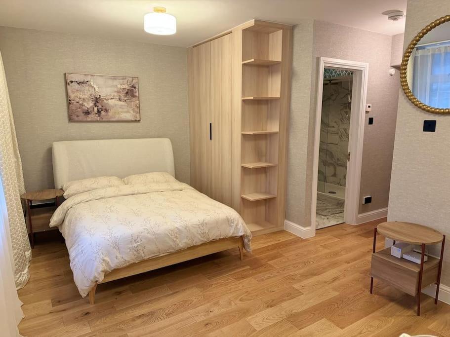 Modern In London, Zone 1 *