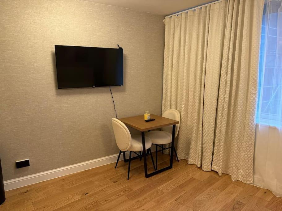 Modern In London, Zone 1 * Londra